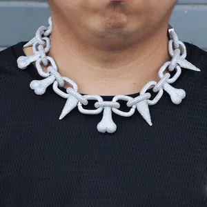 Colgante de Hueso con Púas Trippie Redd al por Mayor, Joyería Hip Hop de Latón Chapado en Oro y Plata con Circonita Cúbica, Gargantilla Punk con Remaches B2B - Product Image 1