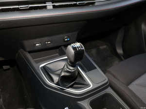 Camioneta Usada 2023 F 70 2.0T 233 Caballos de Fuerza, Tracción en las Cuatro Ruedas, Diésel 4x4, Bajo Precio, Hecha en China, Buen Precio - Product Image 6