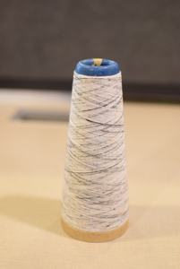 Fil de polyester 100% blanc 10/1 à haute ténacité, teint, filé en anneau, recyclable pour le tricot et le tissage, vente en gros depuis l'usine du Pakistan - Product Image 4