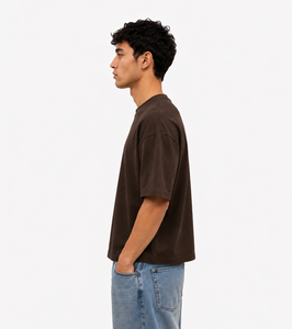 Tee-shirt Heritage entièrement fabriqué en Italie en coton dense 220 g/m² conçu pour les hommes qui aiment le style Streetwear et un marron urbain Boxy - Product Image 2