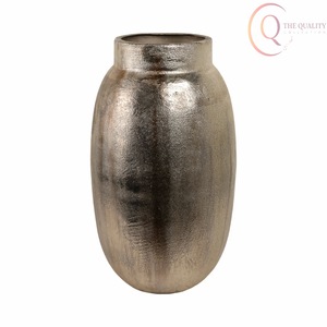 แจกันโลหะงานฝีมือสุดหรูพร้อมการตกแต่งระดับพรีเมียม เหมาะสำหรับตกแต่งบ้าน จัดแต่งห้องนั่งเล่น และโต๊ะทำงาน - Product Image 2