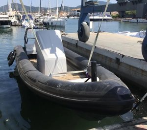 Bateaux à moteur multi-usages Tornados 8.5 de 2014, 9 m, 300 ch, propulsion directe, bateaux semi-rigides en fibre de verre, jet-boat, sport, loisirs, famille, aventure avec remorque - Product Image 6