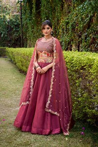 Lehenga Choli en soie de créateur exclusif pour femmes avec broderie florale et travail lourd sur le bas, tenue indienne pakistanaise - Product Image 2