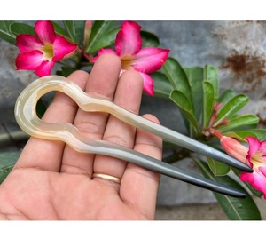 Épingle à cheveux en corne de buffle naturelle, accessoire classique pour cheveux, design élégant et unique. - Product Image 1