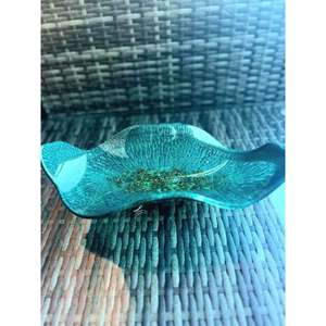 Bol de service minimaliste en résine fait à la main vert pièce unique avec une qualité et un matériau supplémentaires à très bon prix - Product Image 2