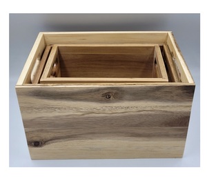 กล่องลังไม้สนขนาดกลางพร้อมที่จับเปิดเหมาะสำหรับเก็บไวน์เค้กและของขวัญวันหยุดเทศกาลคริสต์มาสปีใหม่ - Product Image 1