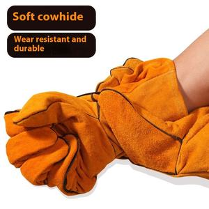 Gants de protection du travail en cuir de vachette double couche épais, personnalisables en gros, résistants à l'usure, pour la protection des mains et des bras lors du soudage - Product Image 4