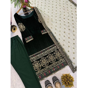 Haut en velours de viscose de qualité supérieure brodé avec dupatta pour les fêtes ou les événements spéciaux, disponible à la vente - Product Image 1