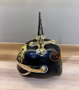 Casque allemand de style Pickelhaube plaqué or, cuir noir poli, pointe en laiton, blason impérial, Halloween, Nouvel An, décoration - Product Image 2