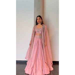 Lehenga Choli rose doux avec Dupatta | Tenue indienne brodée lourde | quantité minimale de commande acceptée pour les acheteurs en gros - Product Image 1