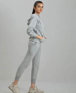 Conjunto de dos piezas con estampado de letras sueltas para mujer, traje deportivo informal para otoño e invierno, chándales transpirables con cremallera corta - Product Image 2