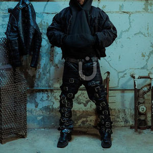 Pantalon à ceinture intégrée pour homme, personnalisé, en cuir noir respirant, coupe-vent, avec braguette mi-boutonnée, style motard premium - Product Image 2