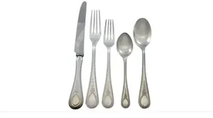 Ensemble de cuillères élégantes en acier inoxydable revêtues d'argent, parfaites pour la maison ou le restaurant, durables et élégantes. - Product Image 2