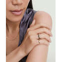 Anillo de media eternidad con diamantes baguette en oro amarillo, blanco o platino de 14k, chapado en rodio, con incrustaciones de piedras talladas. - Product Image 3