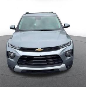 Chevrolet Trailblazer LT SUV FWD 2024 d'occasion, conduite à gauche, intérieur foncé, sièges en tissu, automatique, jantes R18, toit ouvrant, phares LED - Product Image 1