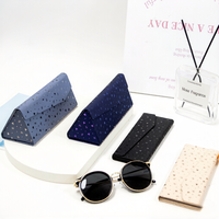 Étui à lunettes pliable personnalisé avec logo, motif cœur et nœud, en cuir PU, magnétique, estampage à chaud, pour lunettes de soleil