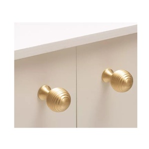 Perilla de latón de hierro fundido de marca personalizada de lujo para sala de estar, dormitorio, baño, comedor, uso decorativo - Product Image 4