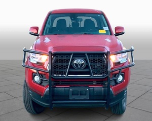 Camionnette 4x4 SR5 2023 d'occasion en excellent état, cabine double, benne courte - Product Image 5