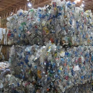 Déchets de bouteilles en plastique PET avec étiquettes en PVC, environ Bales 100% claires (naturelles) - Product Image 1