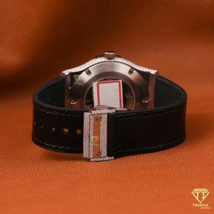 นาฬิกาหนังสีดำสำหรับผู้หญิงนาฬิกาเพชรที่โตขึ้นผลิตในอินเดียดีไซน์หรูหราราคาไม่แพง - Product Image 4