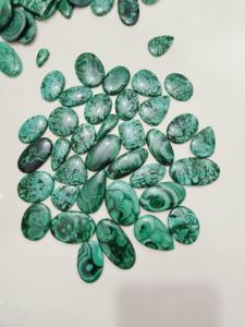 Cabujón de cuarzo malaquita natural, piedra preciosa suelta de tamaño personalizado para la fabricación de joyas, piedra verde no mejorada de alta calidad - Product Image 3