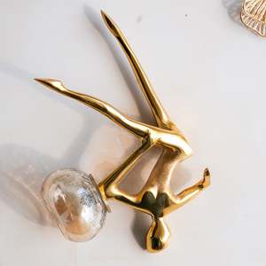 Porte-bougie en or de style indien, design féminin, élégant accessoire de décoration pour la maison, idéal pour centre de table - Product Image 6