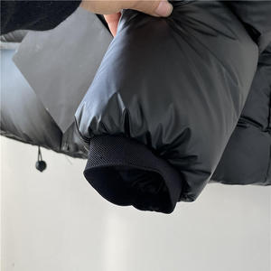 Veste matelassée sur mesure de haute qualité pour homme, manteau d'hiver brillant tendance, décoration en fourrure, imperméable avec deux poches latérales - Product Image 3
