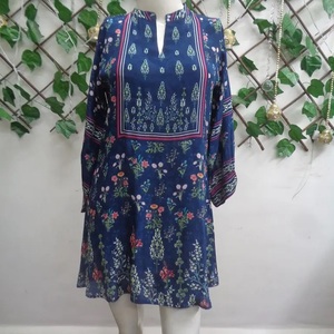 Cao về chất lượng phụ nữ đa năng <span class=keywords><strong>kurti</strong></span> một sự pha trộn của sự thoải mái và phong cách cho các sự kiện chính thức, họp mặt gia đình và mặc hàng ngày với giá tốt nhất - Product Image 1