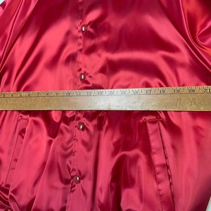 Veste universitaire en satin de haute qualité Hip Hop personnalisé Streetwear unisexe boutonné veste en satin doux - Product Image 4
