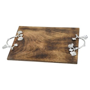 "Elegante bandeja de madera para servir con asas plateadas, duradera y elegante, perfecta para cenar o entretenerse, 14x10 pulgadas" - Product Image 1