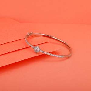 สร้อยข้อมือประดับเพชรรูปดาวสีเงิน - Product Image 2