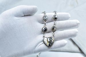 สร้อยคอเงินสเตอร์ลิงทำด้วยมือรูปควายสีขาวพร้อมสายโซ่โรเดียมปรับขนาดได้18นิ้วและตัวเรือนชุบทอง - Product Image 3