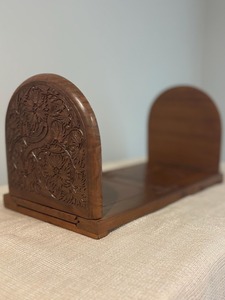 ที่วางหนังสือไม้เอนกประสงค์แบบคู่จากโรงงานโดยตรง สำหรับรองรับหนังสือ แคตตาล็อก และนิตยสาร มีจำหน่ายในราคาส่งออก - Product Image 5