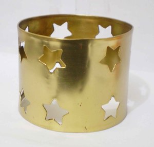 Brazalete de Cobre Chapado en Oro de Lujo para Mujer, Diseño Único con Patrón de Estrella Hueca, Brazalete Ancho de Metal Sólido - Product Image 3