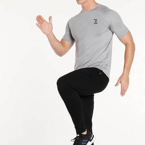 T-shirts de gym pour hommes pour l'été à la mode et confortables fabriqués avec un tissu tricoté en polyester/coton. - Product Image 4