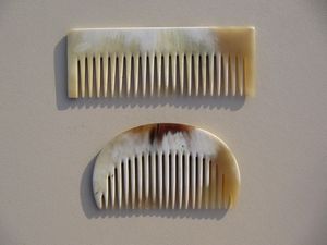 MEILLEUR CORNE BUFFALO VENTE EN GROS Peignes en corne antistatiques naturels pour les cadeaux de vacances par l'artisanat en croissant - Product Image 4