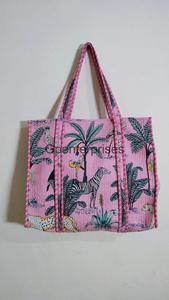 กระเป๋าสะพายไหล่ของผู้หญิงผ้าฝ้ายบุนวมสีชมพู - Product Image 5