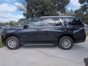 Chevrolet Tahoe LS V8 5.3L AWD d'occasion propre 2023 - Product Image 4
