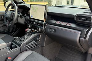 4Runner TRD Pro Turbo Hybride 4 cylindres, 4 roues motrices, différentiel arrière verrouillable, non modifié, 2025 - Product Image 3