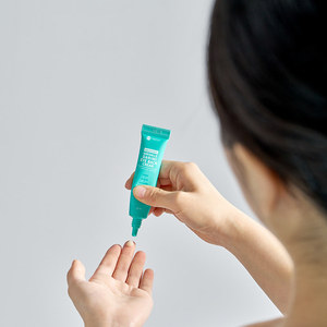 [Exclusivo de Nuestro Centro Comercial 1+1] Crema para Ojos 15ml P00000UL Crema para Ojos que Mejora las Arrugas y las Ojeras en 30 Segundos. - Product Image 4