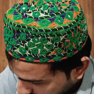 Gorro Tradicional Afgano Hecho a Mano para Hombre, Estilo Étnico Pashtún, Bordado Cultural, Encaje Formal, Algodón - Product Image 1