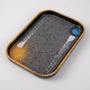 Luxueux plateau de service en marbre noir avec bordure dorée élégante, parfait pour la décoration intérieure, la cuisine et l'affichage de table élégant - Product Image 3