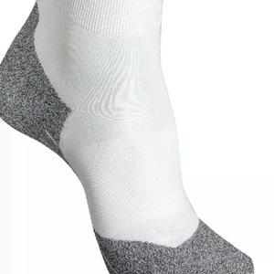 Chaussettes en coton doux blanc sur mesure de haute qualité Chaussettes de sport athlétique Chaussettes de sport à la cheville pour hommes avec logo personnalisé - Product Image 3