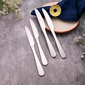 Ensemble de 4 couteaux à steak ShinyChic, élégants et durables, pour une coupe et un service parfaits - Product Image 2