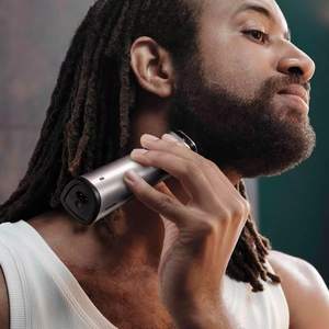 Tondeuse et rasoir multi-usages 16-en-1 Série 7000 pour visage et corps avec fonction ionique pour lisser, boucler, sécher et coiffer - Product Image 4