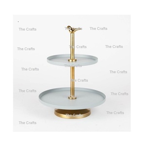 Support à gâteau classique doré et bleu, ensemble de deux supports à gâteau en fer de qualité supérieure, en vente - Product Image 6