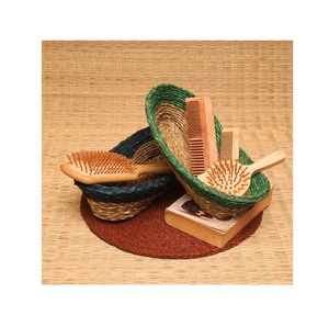 Panier d'herbe Sabai fait à la main avec tissage rustique naturel durable pour l'organisation de stockage décoratif et les intérieurs de maison durables - Product Image 2