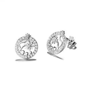 Orecchini a perno trendy in argento sterling con palma, zirconi e perle incastonate a castone, graziosi per matrimoni, fidanzamenti e feste - Product Image 1