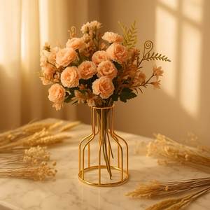 Decoración para el Día de San Valentín, Portaflores Impermeable, Florero Minimalista Dorado, Contenedor Metálico, Florero de Mesa de Latón de Lujo - Product Image 1