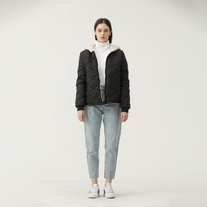 Veste courte matelassée pour femmes de haute qualité, veste respirante à fermeture éclair pour femmes d'hiver avec logo sur mesure - Product Image 3